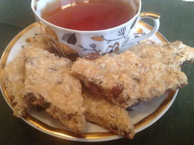 Рецепт быстрого печенья с изюмом и орехами
