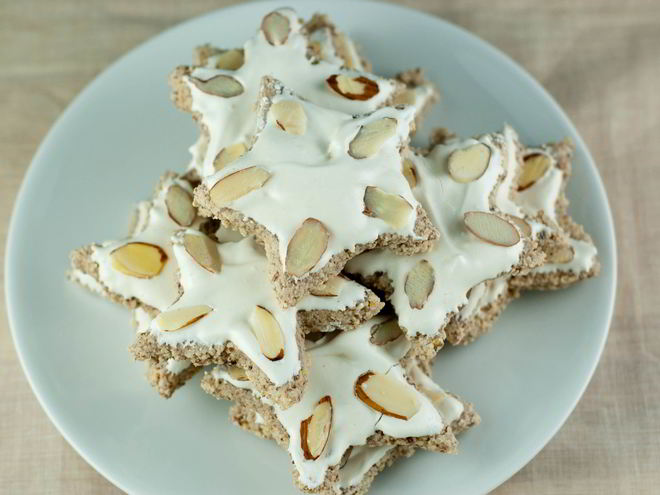 Рецепт миндального печенья с безе