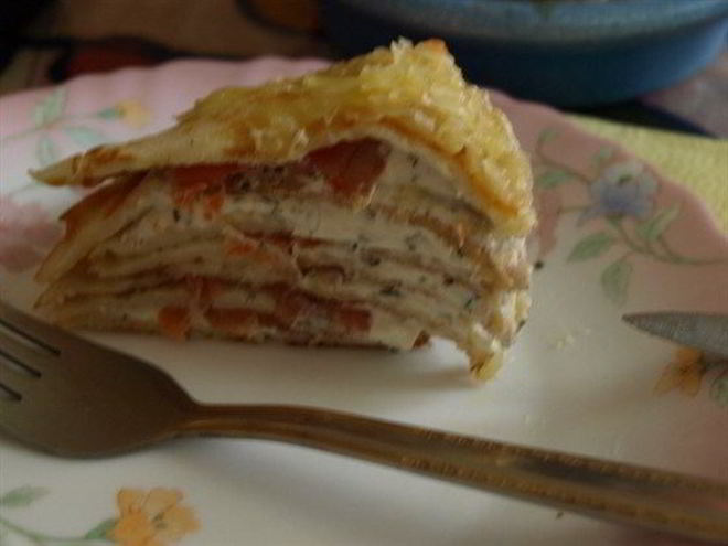 Рецепт блинного пирога с форелью