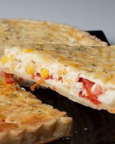 Киш с кукурузой и помидорами