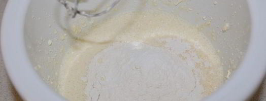 пирог с малиной, абрикосами и орехами. Шаг 5