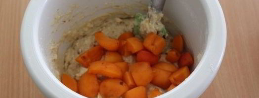 пирог с малиной, абрикосами и орехами. Шаг 7