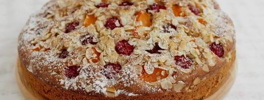 пирог с малиной, абрикосами и орехами. Шаг 10