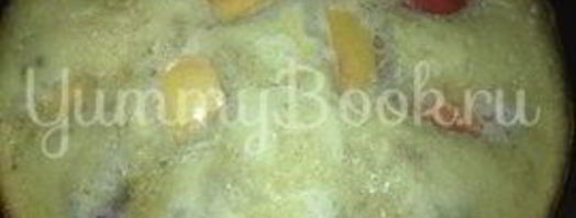 пирог со сливами и яблоками в мультиварке. Шаг 7