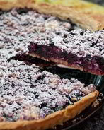 Пирог со смородиной и творогом