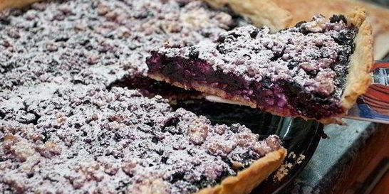 Пирог со смородиной и творогом