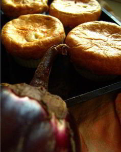 Пирог в тарелке c курицей и овощами