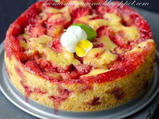 Рецепт сенсационно быстрый клубничный пирог