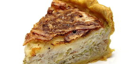 Слоеный пирог с рыбными консервами