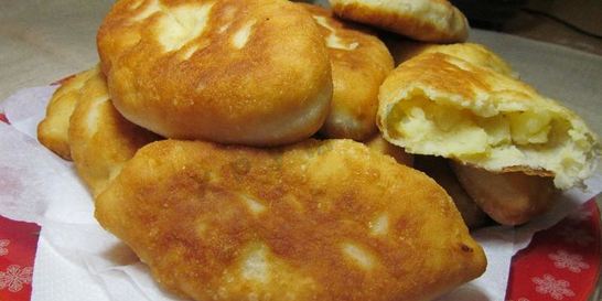 Дрожжевые пирожки в хлебопечке с картошкой несладкие