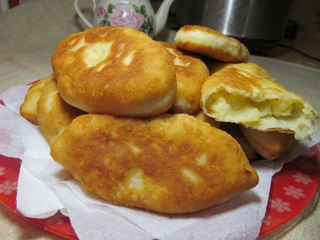 Рецепт дрожжевых пирожков в хлебопечке с картошкой несладкие