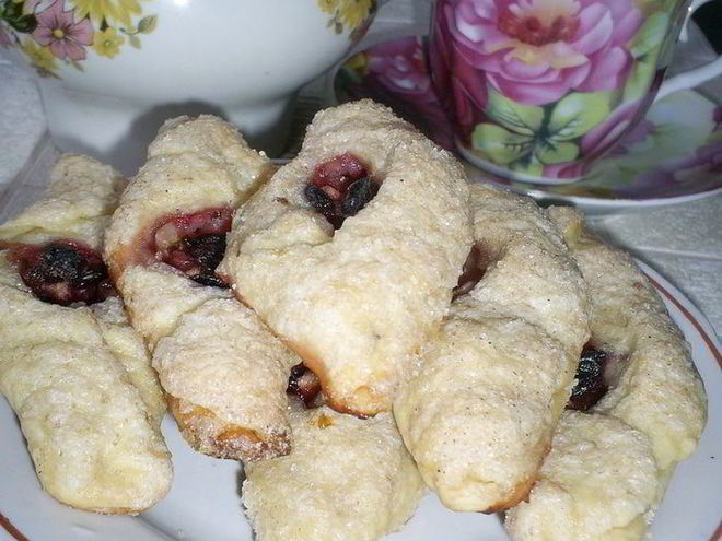 Рецепт хмельных пирожков с яблочно-смородиновой начинкой