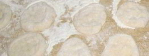 ленивые пирожки с луком и яйцом. Шаг 3