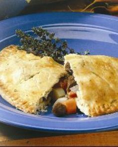 Пирожки из песочного теста с мясом и картофелем