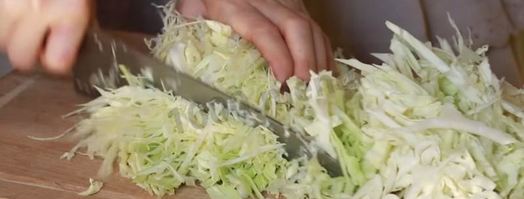 пирожки из слоеного теста с капустой в духовке. Шаг 4