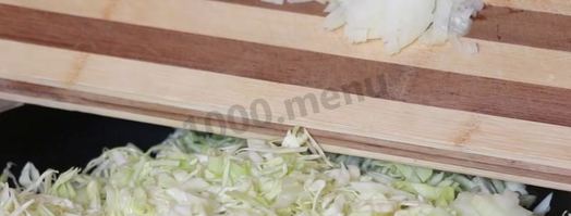 пирожки из слоеного теста с капустой в духовке. Шаг 5