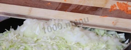 пирожки из слоеного теста с капустой в духовке. Шаг 6