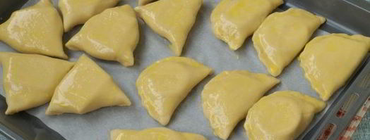 пирожки с колбасой и сыром. Шаг 12