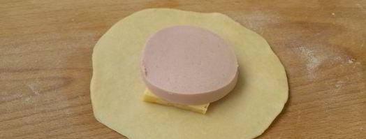 пирожки с колбасой и сыром. Шаг 10