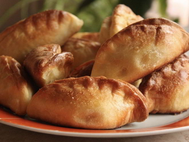 Рецепт пирожков с колбасой в духовке