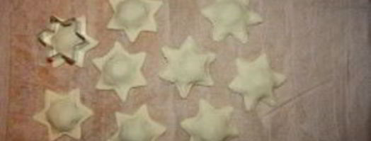 пирожки с рыбой из слоеного теста. Шаг 9