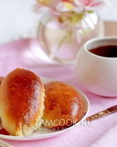 Пирожки с вишней из дрожжевого теста