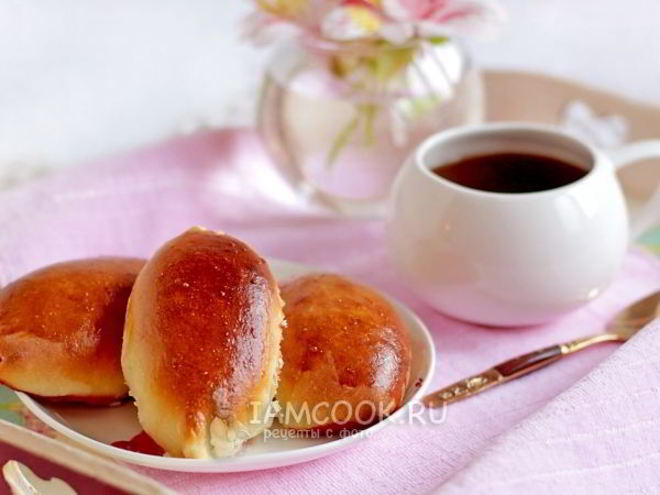 Рецепт пирожков с вишней из дрожжевого теста