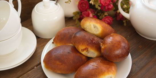 Пирожки с яблоком из дрожжевого теста