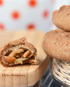 Постные пирожки с маринованными опятами