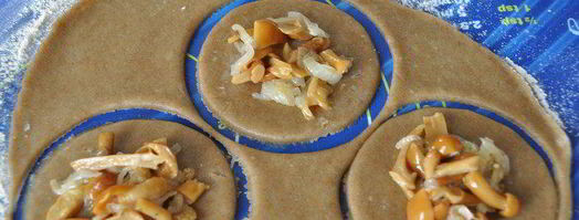 постные пирожки с маринованными опятами. Шаг 9