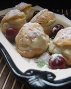 Маленькие заварные пирожные с оригинальным баклажанным кремом