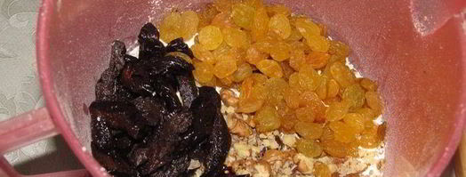 пирожное с черносливом, изюмом и орехами. Шаг 3
