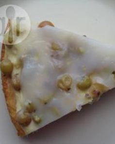 Пирожные с начинкой из суфле и ягодами