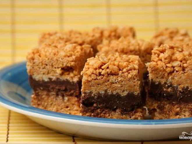 Рецепт пирожных с шоколадом, рисовыми хлопьями и арахисовым маслом