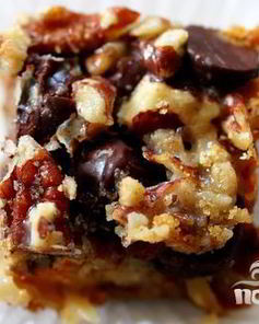 Пирожные с шоколадом, сгущенкой и орехами