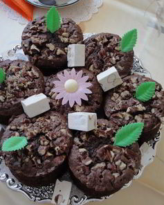 Шоколадные пирожные с орехами макадамия