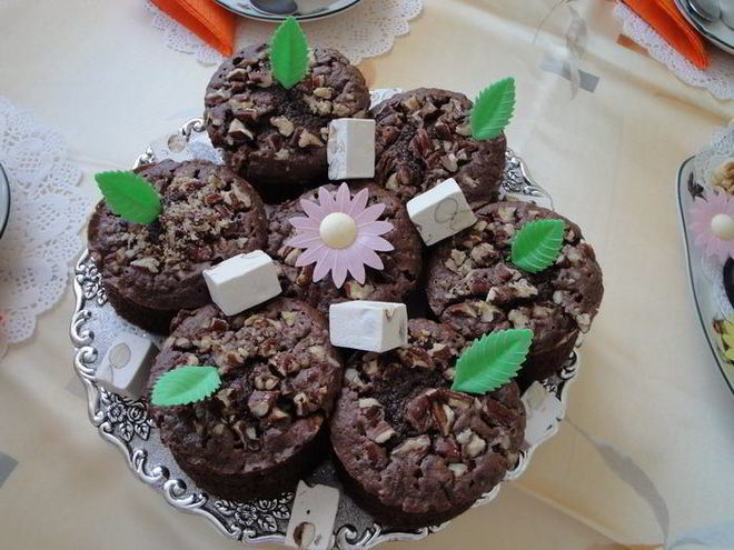 Рецепт шоколадных пирожных с орехами макадамия