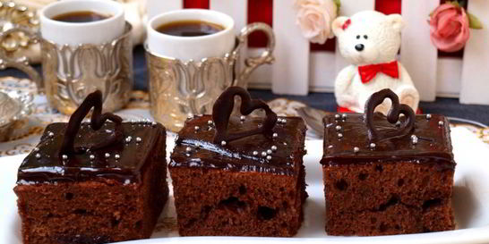 Шоколадные пирожные с заливкой