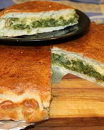 Пицца кальцоне с брокколи и шпинатом