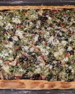 Пицца на бездрожжевом тесте с шампиньонами и голубым сыром