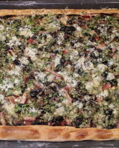 Пицца на бездрожжевом тесте с шампиньонами и голубым сыром