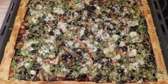 Пицца на бездрожжевом тесте с шампиньонами и голубым сыром