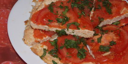 Пицца на лепешке из куриного фарша