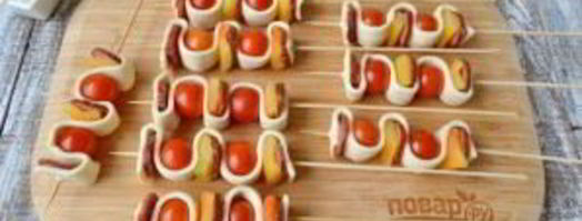 пицца на шпажках. Шаг 4