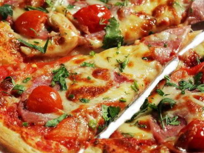 Рецепт пиццы на тонком тесте с овощным соусом