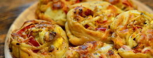 пицца-ролл с очень вкусной начинкой. Шаг 10