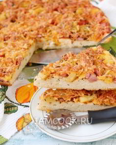 Пицца с ананасами и ветчиной