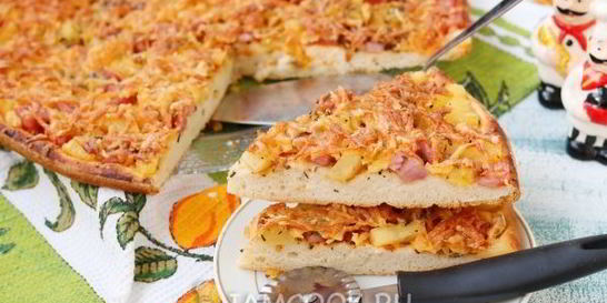 Пицца с ананасами и ветчиной