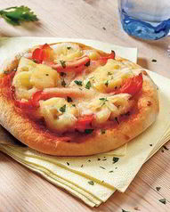 Пицца с ананасами