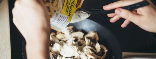 пицца с куриной грудкой и грибами в сливочном соусе. Шаг 7